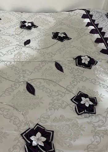 Mor İşlemeli Yatak Örtüsü - Görsel 3