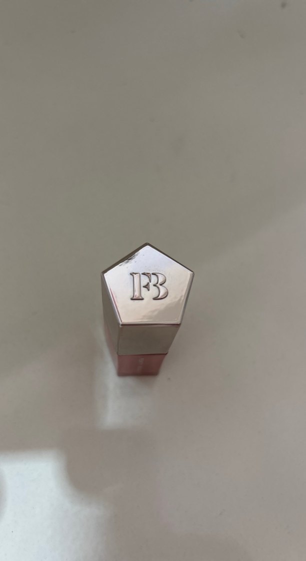 Fenty Beauty Parlak Dudak Parlatıcısı(Fu$$y rengi) - Görsel 2