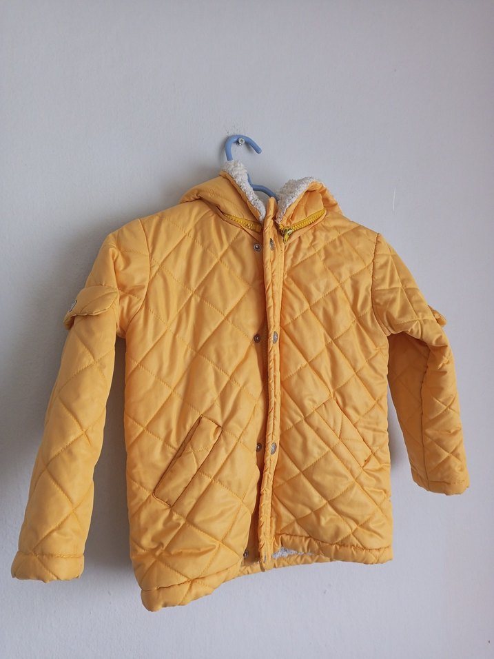 Sarı Kapüşonlu Düğmeli Erkek Çocuk Mont - Görsel 3