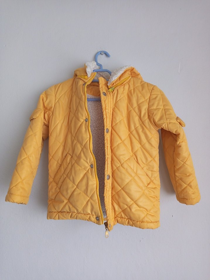 Sarı Kapüşonlu Düğmeli Erkek Çocuk Mont - Görsel 5