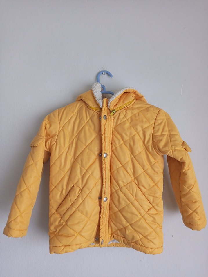 Sarı Kapüşonlu Düğmeli Erkek Çocuk Mont - Görsel 4