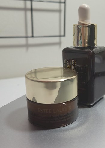 Estée Lauder Gece Bakım göz kremi ve  yaşlılık karşıtı serumu - Görsel 3