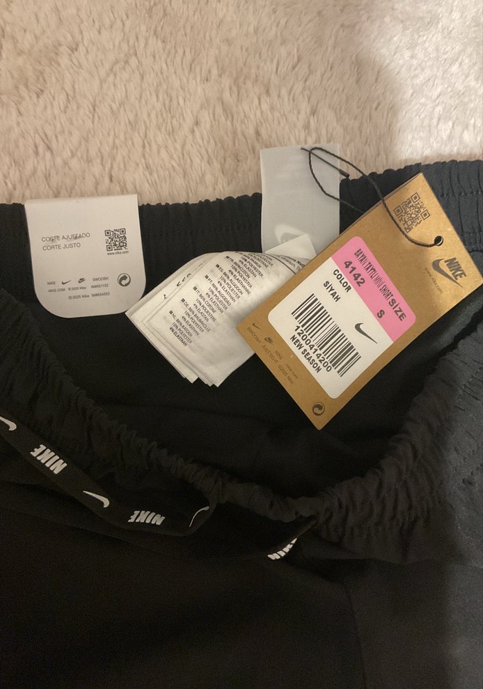 Siyah Nike Kadın Mini Spor Şort - Görsel 3