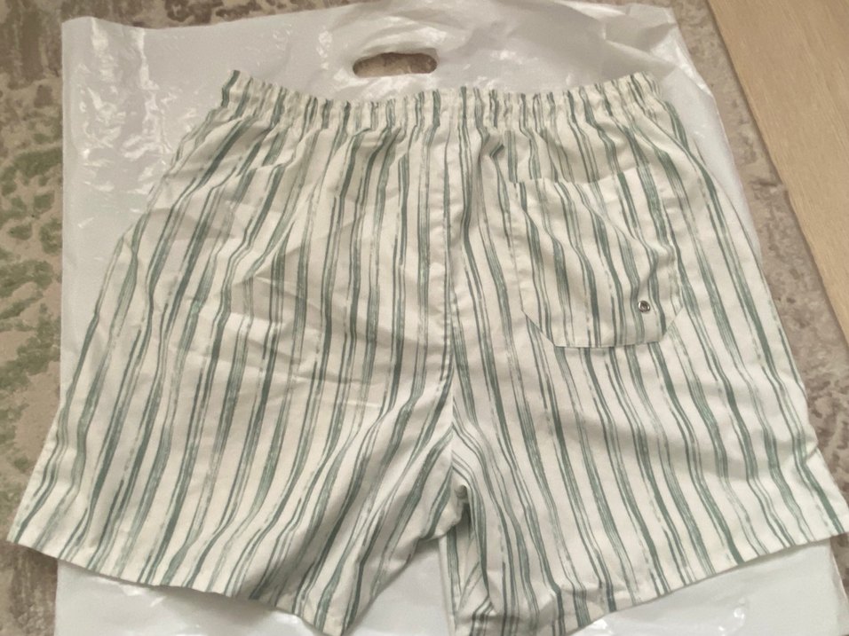 Pilili Beyaz Gri Erkek Plaj Şortu - Görsel 2