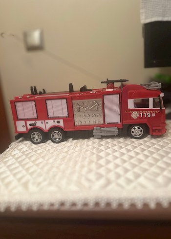 Kırmızı Oyuncak İtfaiye Aracı - Görsel 2