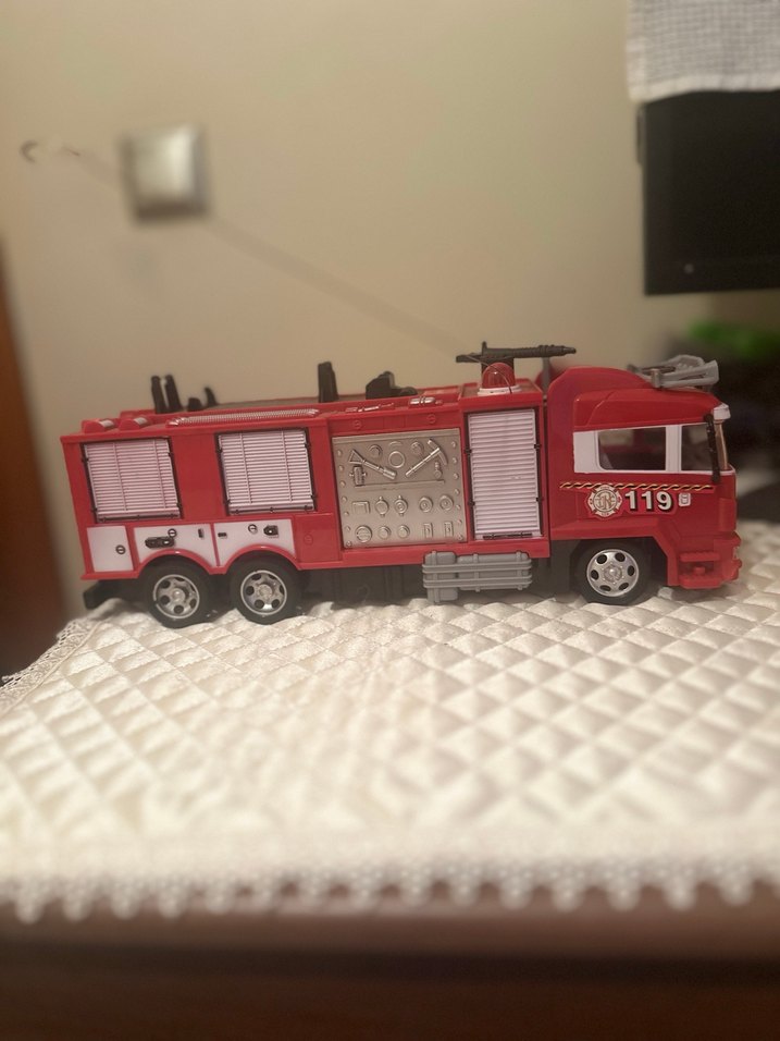 Kırmızı Oyuncak İtfaiye Aracı - Görsel 2