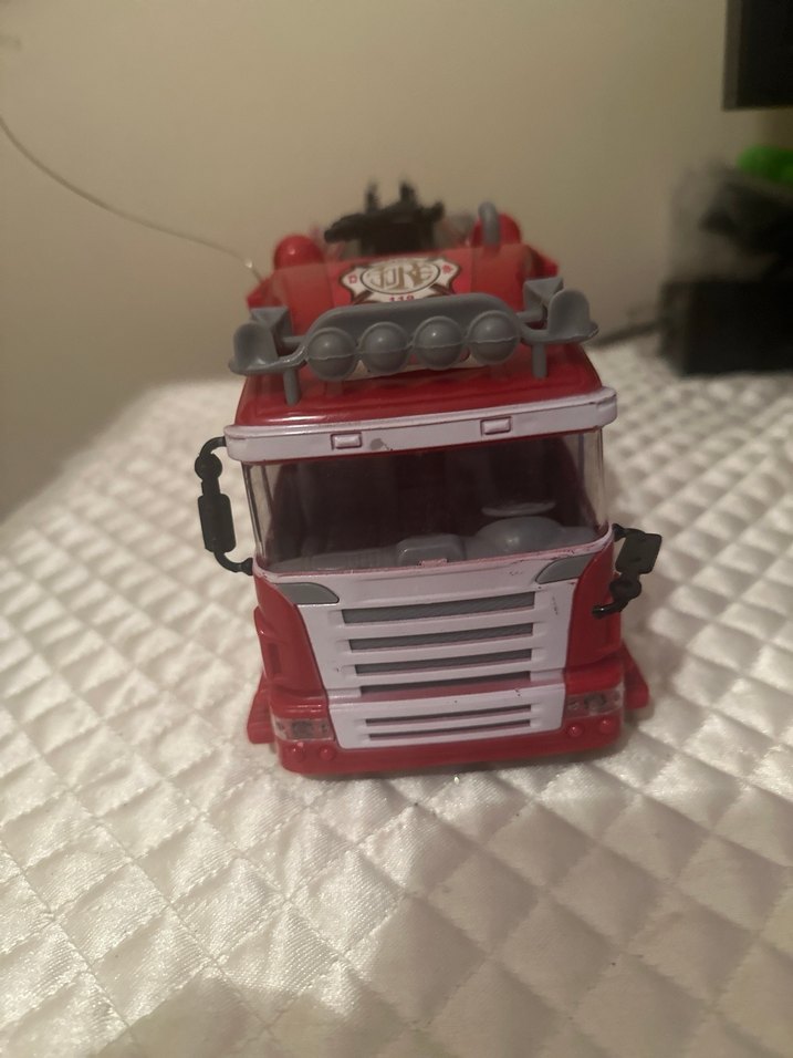 Kırmızı Oyuncak İtfaiye Aracı - Görsel 4