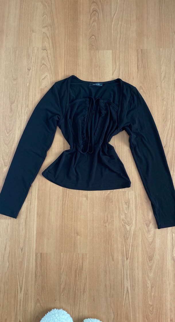 Siyah Yakası Bağlamalı Uzun Kollu Kadın Bluz - Görsel 2