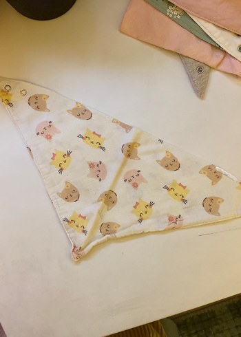 Nakışlı Çok Renkli Bebek Önlükleri - Görsel 7