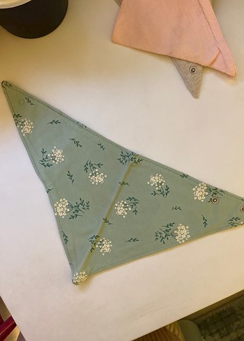 Nakışlı Çok Renkli Bebek Önlükleri - Görsel 4