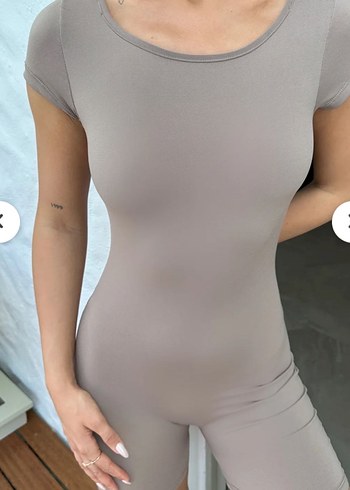 Eyyo Bej Kısa Kollu Mini Tulum - Görsel 2