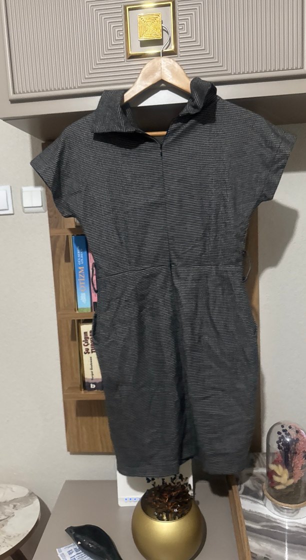 Gri Kemerli Kısa Kollu Midi Elbise - Görsel 2