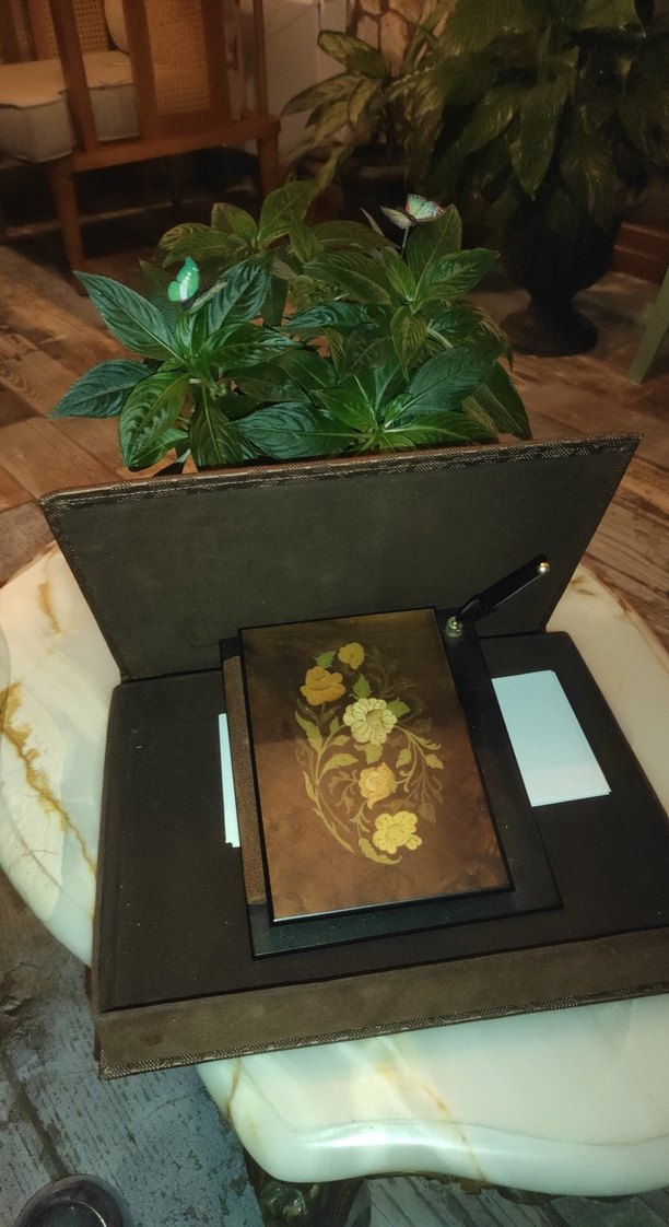 Çiçek Desenli Ahşap Kapaklı masa üstü dolma kalem Antika - Görsel 3