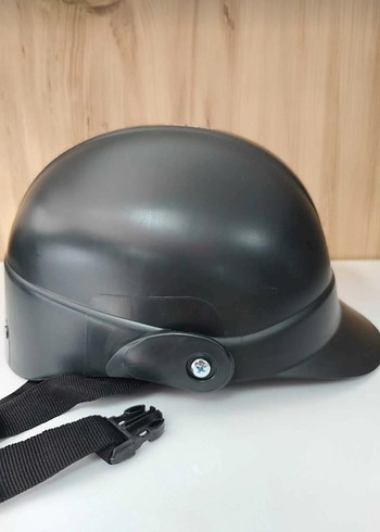 Siyah Baskılı Tokalı Motosiklet Kaskı - Görsel 2