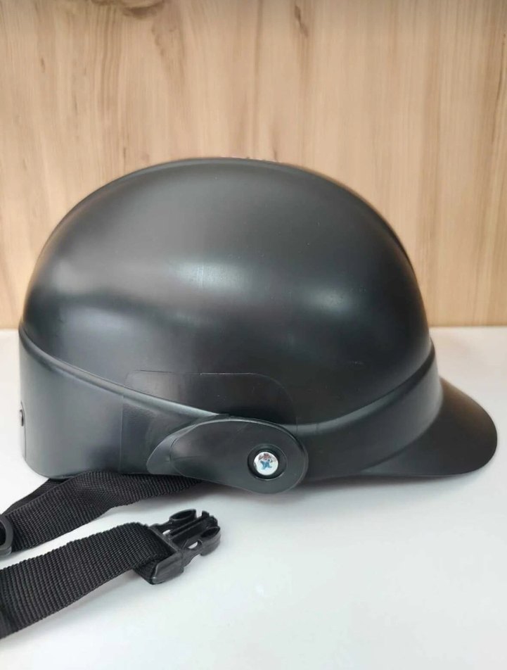 Siyah Baskılı Tokalı Motosiklet Kaskı - Görsel 2