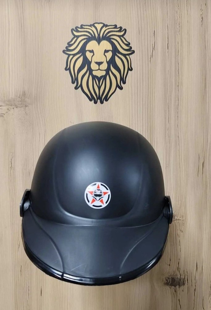 Siyah Minimalist Motosiklet Kaskı - Görsel 2