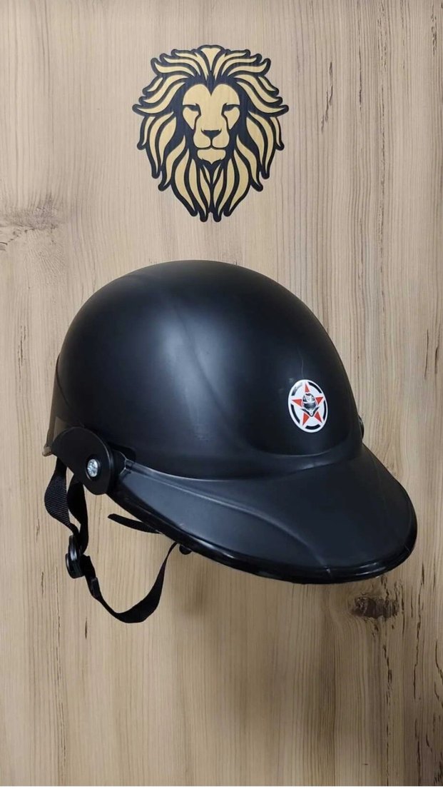 Siyah Minimalist Motosiklet Kaskı - Görsel 3