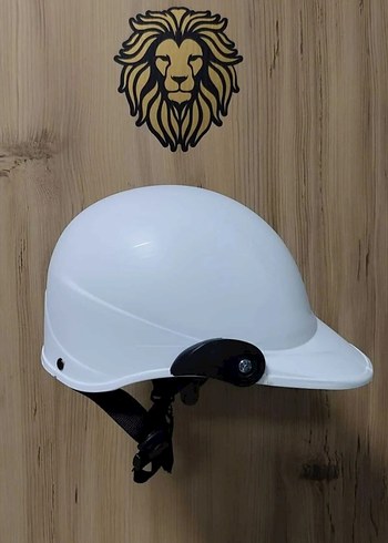 Beyaz Minimalist Motosiklet Kaskı - Görsel 3