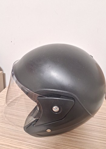 Parlak Siyah Minimalist Motosiklet Kaskı - Görsel 5