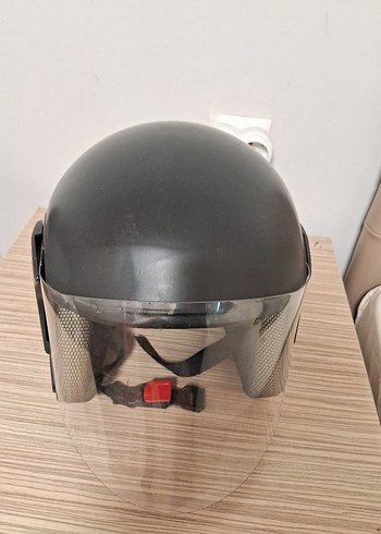 Parlak Siyah Minimalist Motosiklet Kaskı - Görsel 9