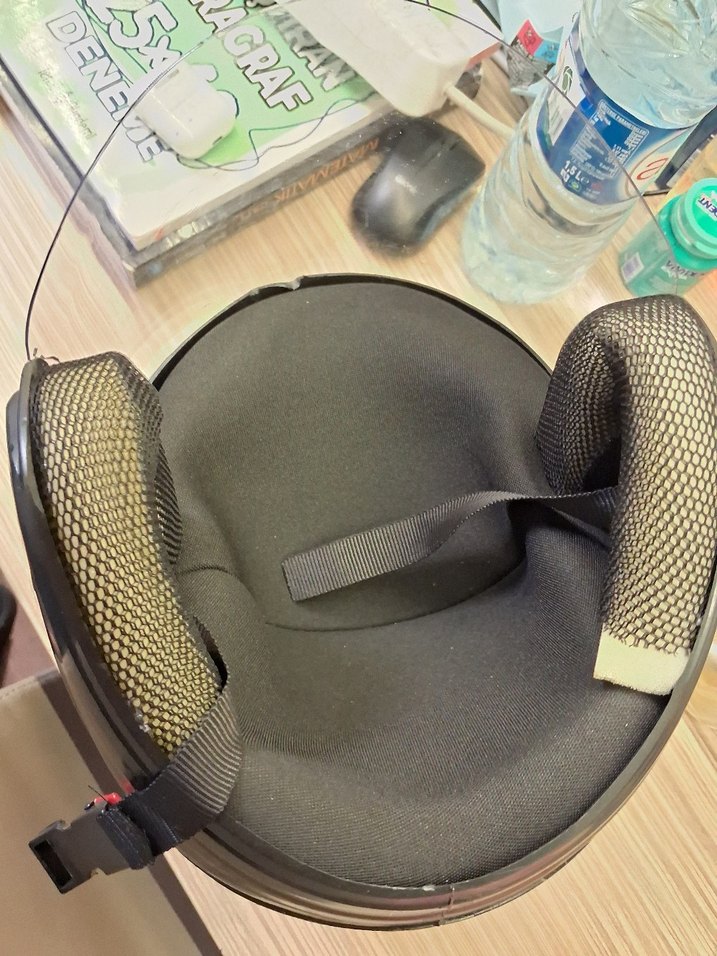 Parlak Siyah Minimalist Motosiklet Kaskı - Görsel 4