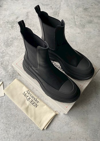Alexander McQueen Bot