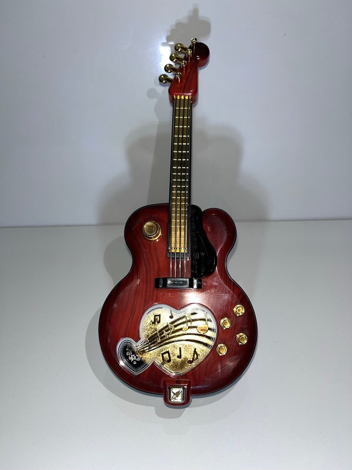 Siyah Gitar Şeklinde Müzik Kutusu - Görsel 2