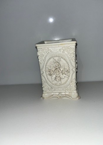 Beyaz Dekoratif Çiçek Desenli Vazo - Görsel 2