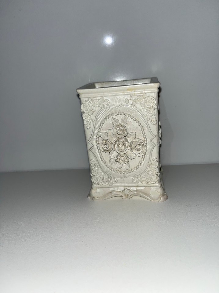 Beyaz Dekoratif Çiçek Desenli Vazo - Görsel 2