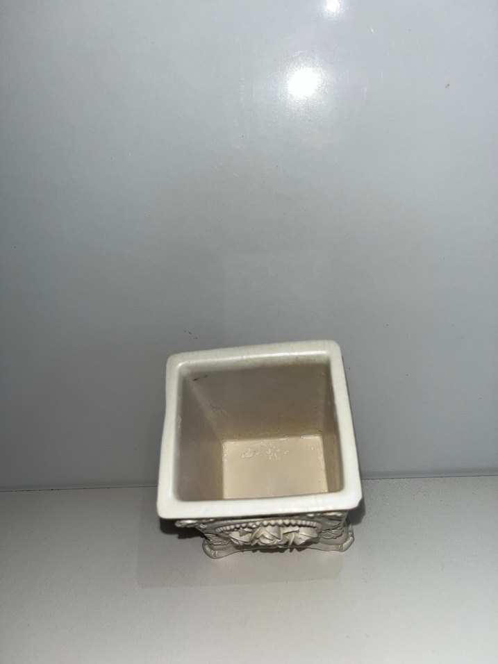 Beyaz Dekoratif Çiçek Desenli Vazo - Görsel 3