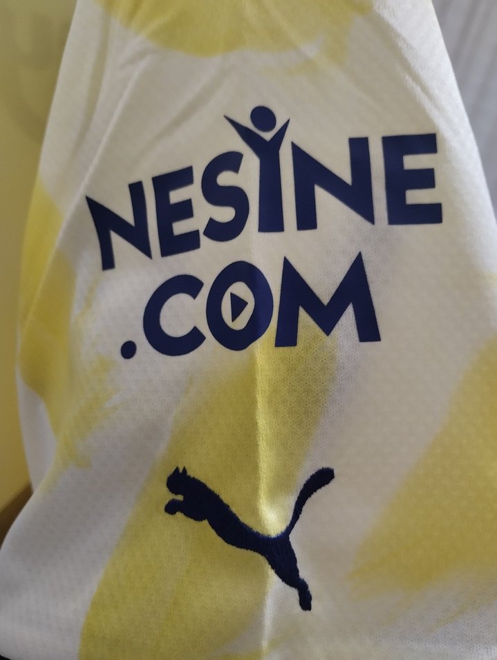 Sarı Batik Desenli V Yaka Erkek Tişört - Görsel 4