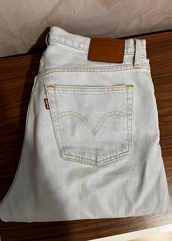Levis 40