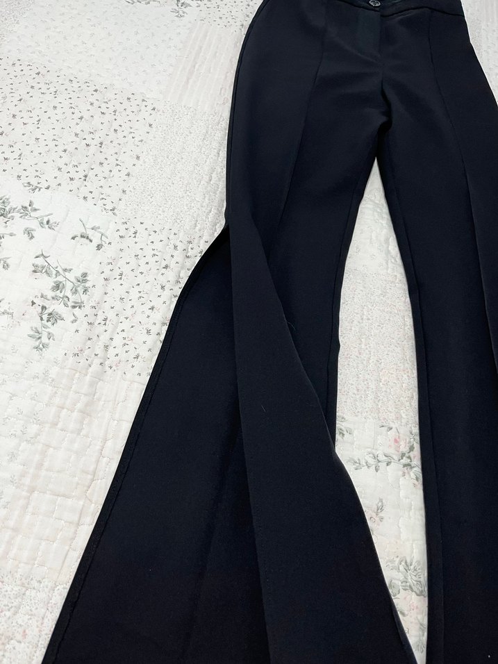 Bacak kesik Detaylı Siyah Kumaş Pantolon - Görsel 2