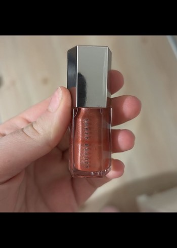Fenty Beauty Parlak Bej Dudak Parlatıcısı - Görsel 3
