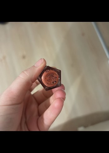 Fenty Beauty Parlak Bej Dudak Parlatıcısı - Görsel 2