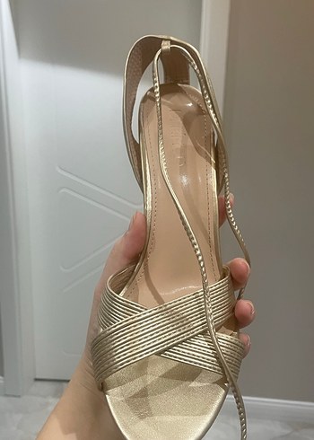 Altın Renkli Pilili Stiletto Topuklu Kadın Ayakkabı - Görsel 3