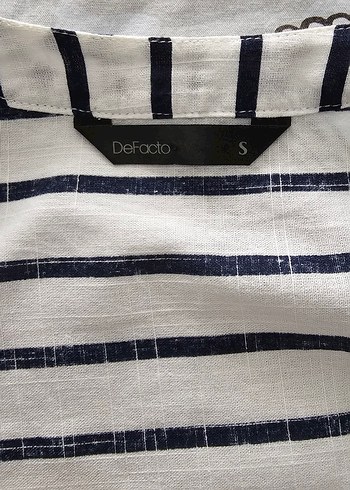 Düğmeli V Yakalı Uzun Kollu Çizgili Gömlek - Görsel 3