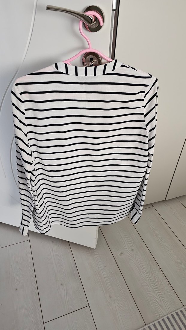 Düğmeli V Yakalı Uzun Kollu Çizgili Gömlek - Görsel 2