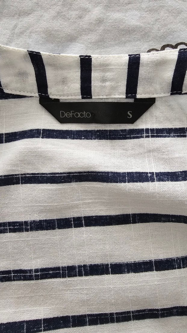 Düğmeli V Yakalı Uzun Kollu Çizgili Gömlek - Görsel 3