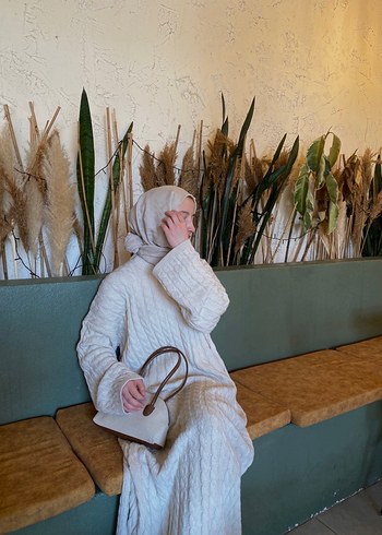 Uzun krem rengi triko elbise - Görsel 2