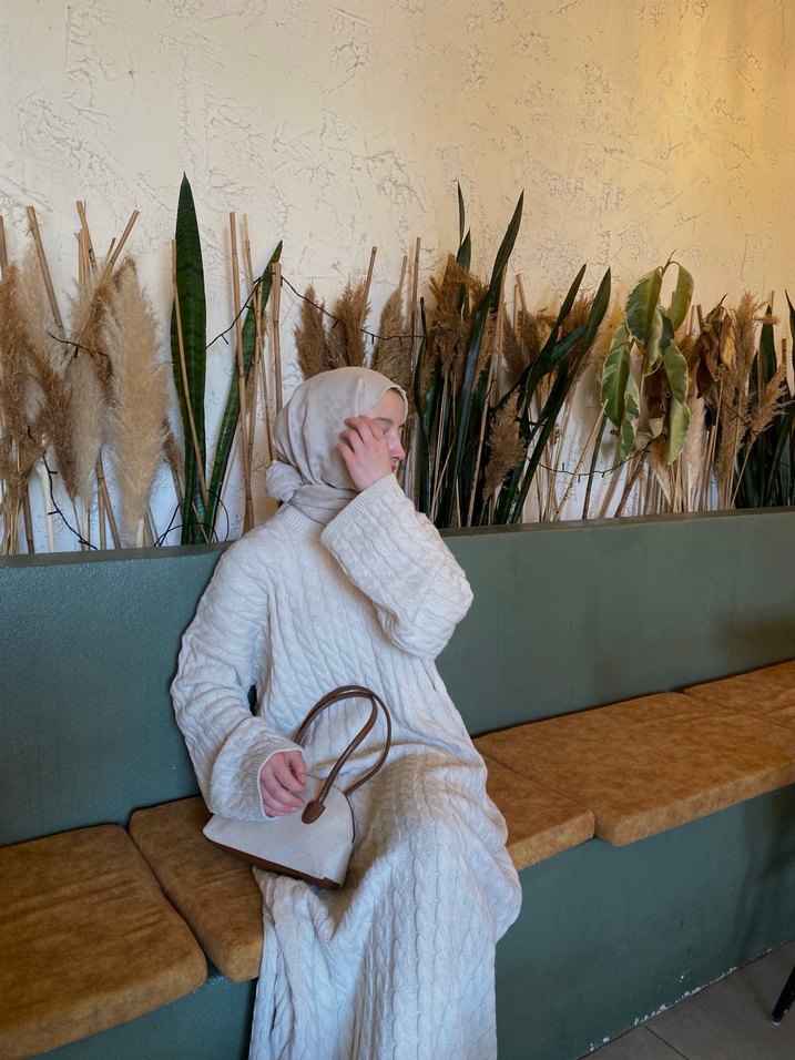 Uzun krem rengi triko elbise - Görsel 2