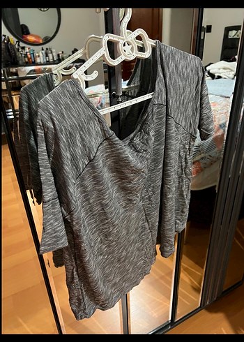 Gri V Yaka crop dökümlü Rahat Kesim - Görsel 3