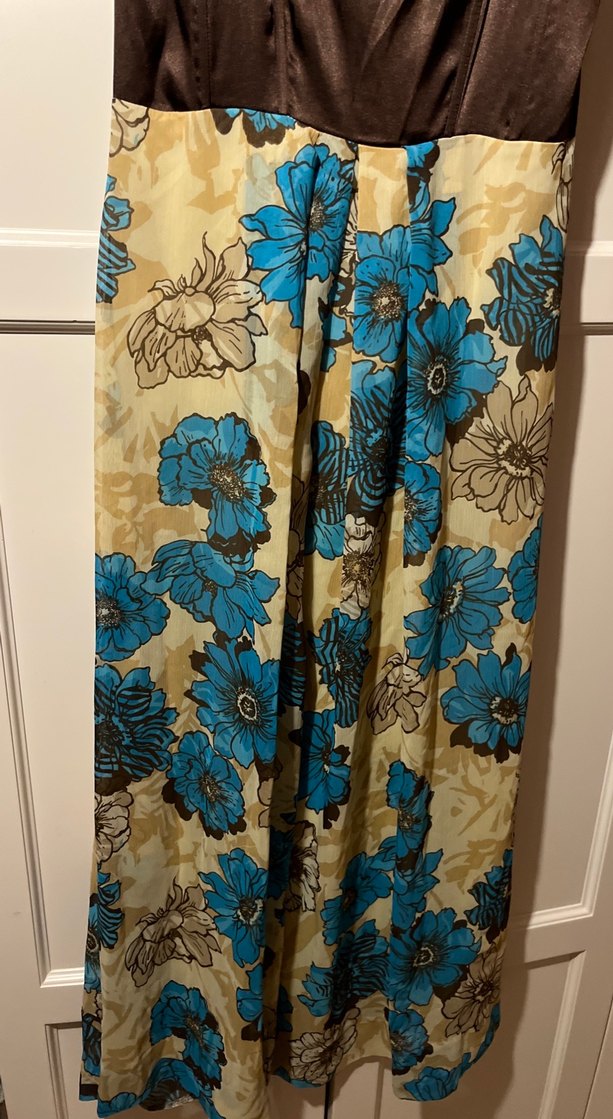 Üst kısmı korse şeklinde boyundan bağlamalı elbise - Görsel 2