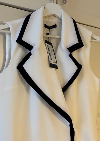 Kemerli Beyaz Kadın elbise Siyah Detaylı - Görsel 4