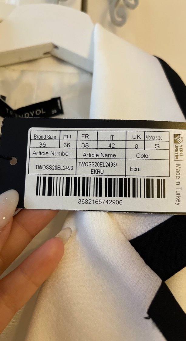 Kemerli Beyaz Kadın elbise  Siyah Detaylı - Görsel 3