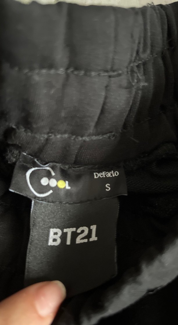 Siyah Baskılı Rahat Kesim Mini Şort - Görsel 2