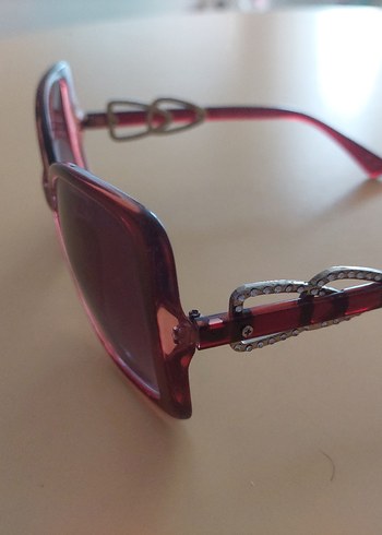 Zincir Detaylı Bordo Kadın Güneş Gözlüğü - Görsel 3