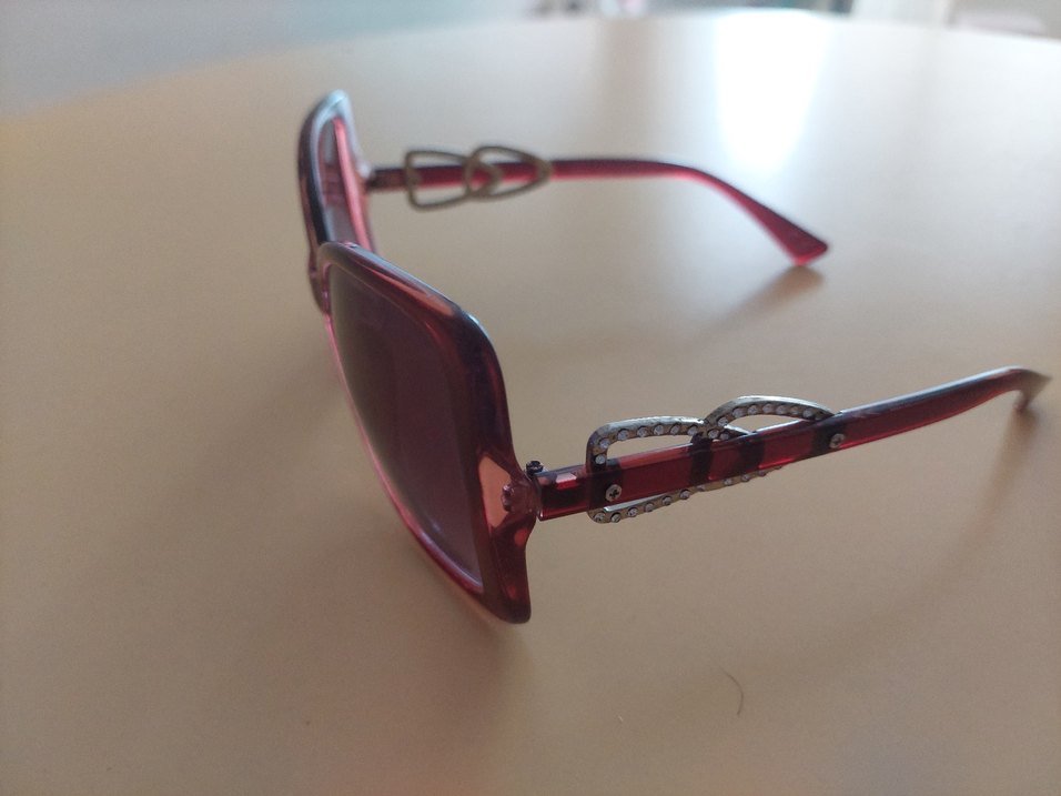 Zincir Detaylı Bordo Kadın Güneş Gözlüğü - Görsel 3