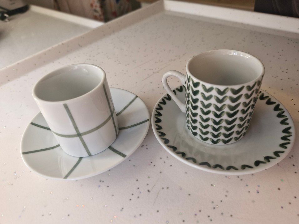 Gri ve Yeşil Desenli Seramik Fincan ve Tabak - Görsel 2