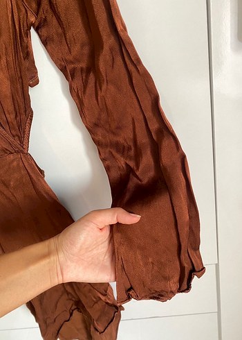 Uzun Kollu V Yakalı Kahverengi saten Mini Elbise - Görsel 4